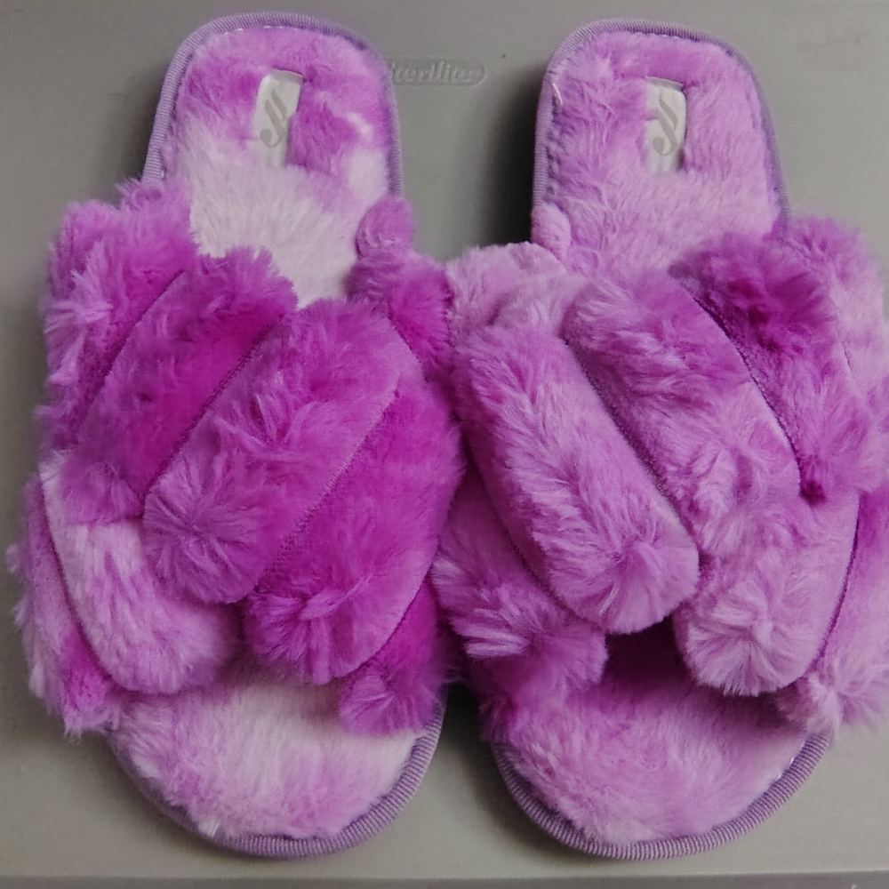 Source Unknown Plush Lavender Slippers